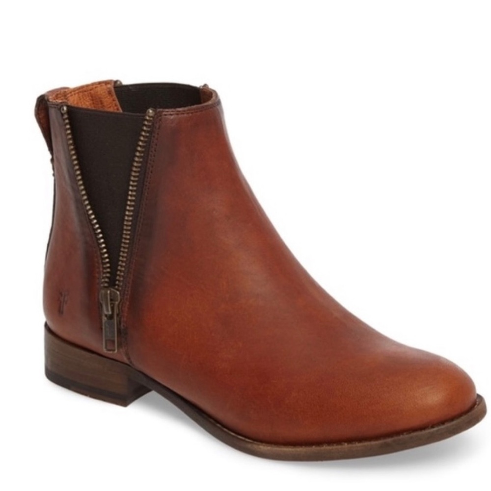 FRYE Carly ZIP Chelsea Boots in Cognac size 7.5
